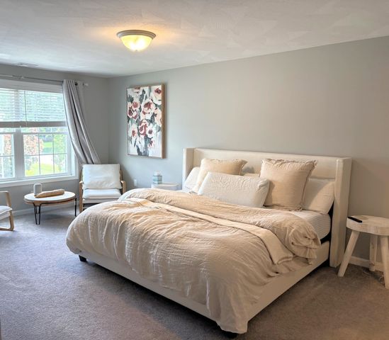 8 Cranberry Way, Manchester, NH 03109