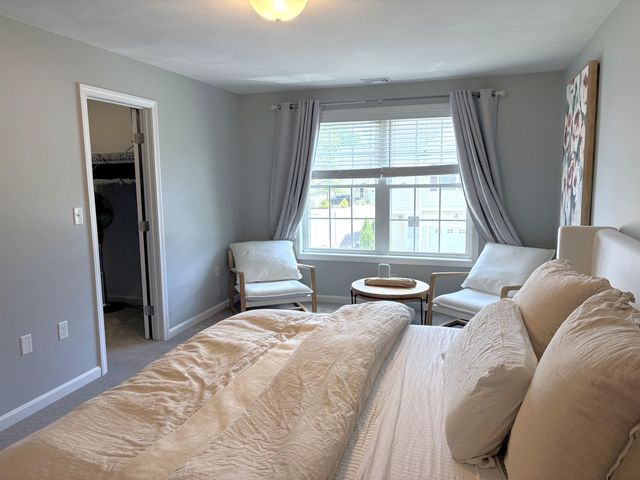8 Cranberry Way, Manchester, NH 03109
