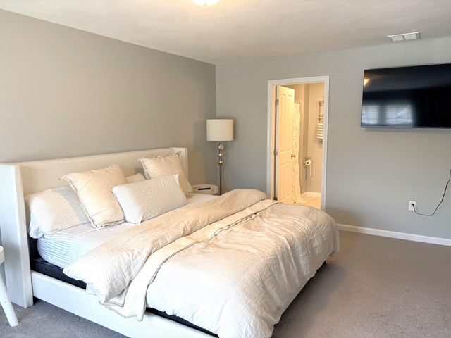 8 Cranberry Way, Manchester, NH 03109