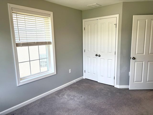 8 Cranberry Way, Manchester, NH 03109