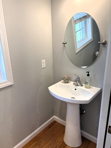 8 Cranberry Way, Manchester, NH 03109