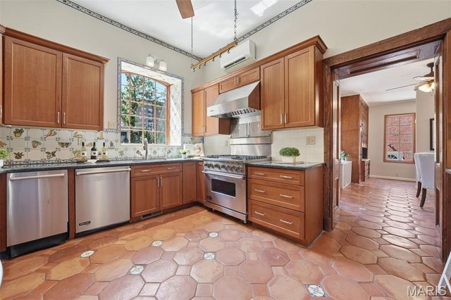 5257 Westminster Place, St Louis, MO 63108