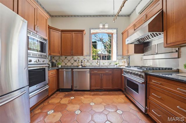 5257 Westminster Place, St Louis, MO 63108