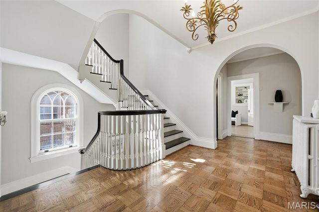 5257 Westminster Place, St Louis, MO 63108