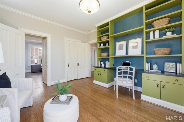 5257 Westminster Place, St Louis, MO 63108