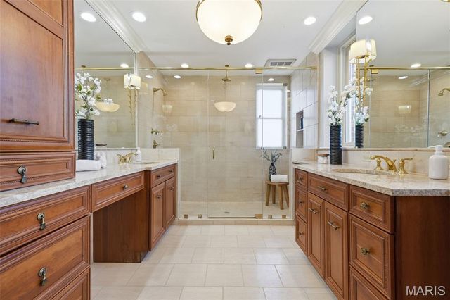 5257 Westminster Place, St Louis, MO 63108