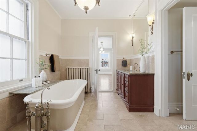 5257 Westminster Place, St Louis, MO 63108