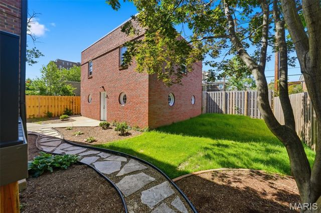 5257 Westminster Place, St Louis, MO 63108