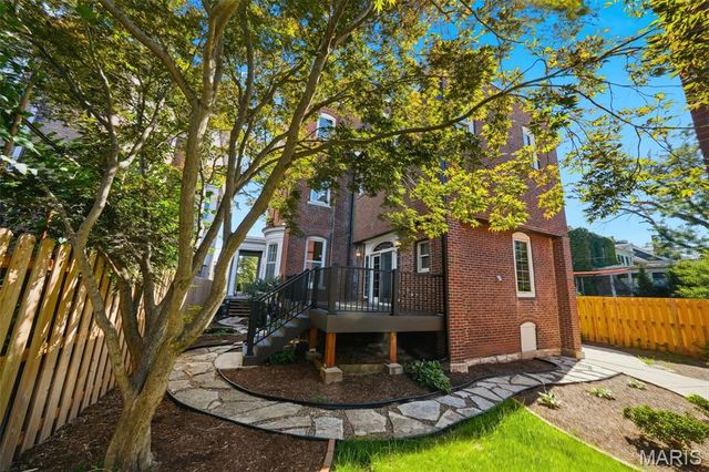 5257 Westminster Place, St Louis, MO 63108