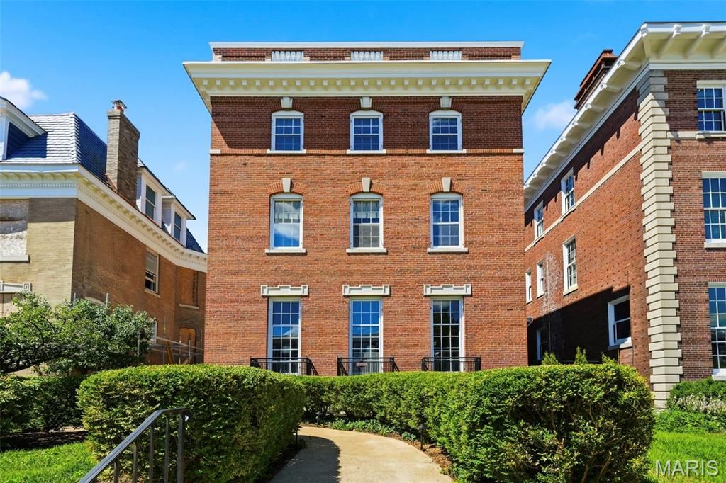 5257 Westminster Place, St Louis, MO 63108