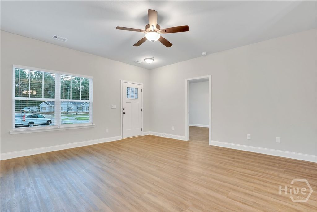 Image 6 of property listing at 8 Donny Circle A, Rincon, GA 31326