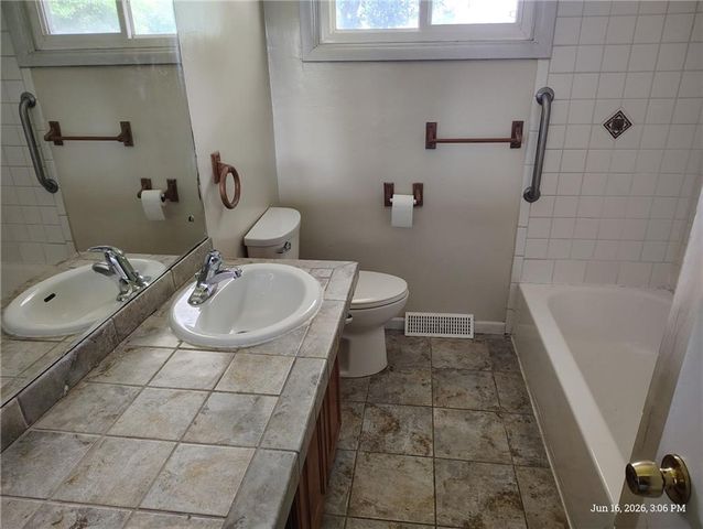 11917 W 91st Terrace, Lenexa, KS 66215