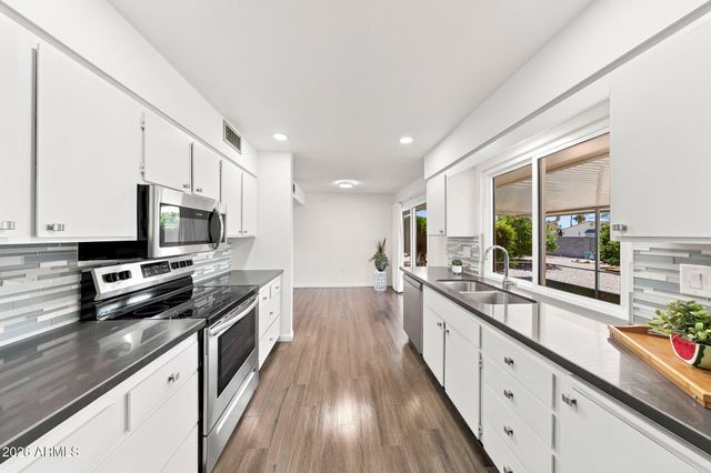 9443 W NEWPORT Drive, Sun City, AZ 85351