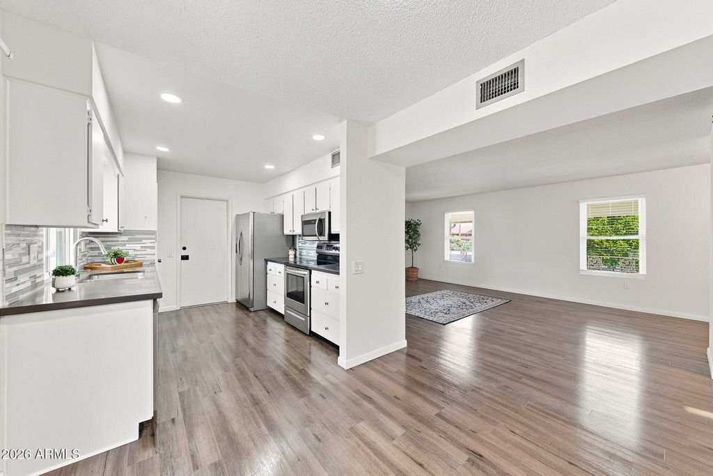 9443 W NEWPORT Drive, Sun City, AZ 85351 — photo 5