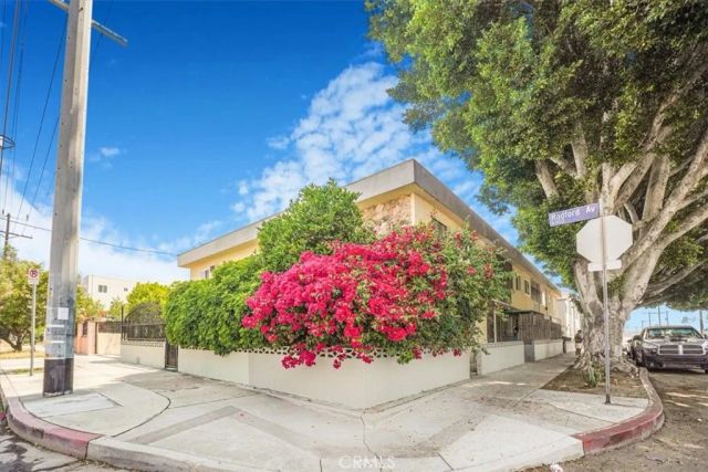 6904 Radford Avenue 1, North Hollywood, CA 91605