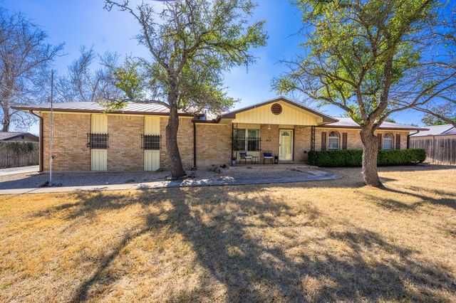 613 Harper Rd, Kerrville, TX 78028