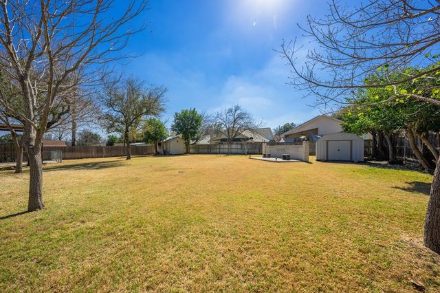 613 Harper Rd, Kerrville, TX 78028