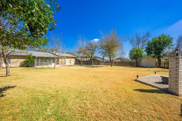 613 Harper Rd, Kerrville, TX 78028