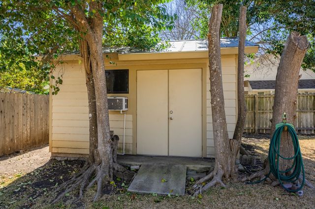 613 Harper Rd, Kerrville, TX 78028