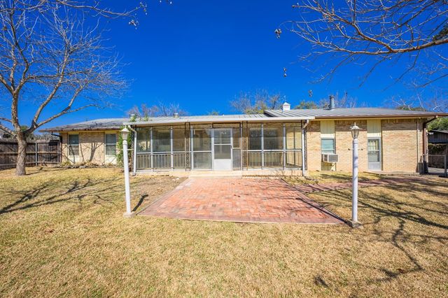 613 Harper Rd, Kerrville, TX 78028
