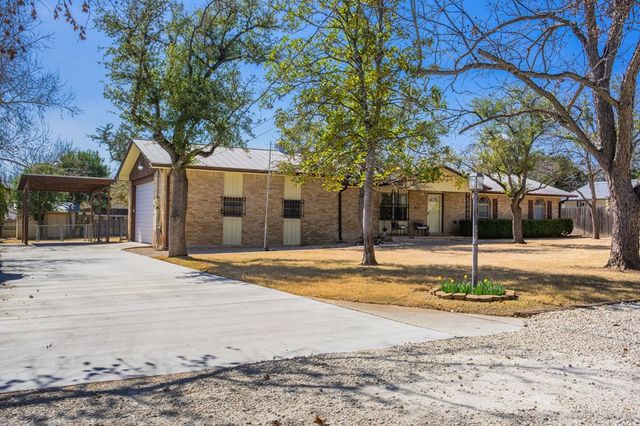 613 Harper Rd, Kerrville, TX 78028