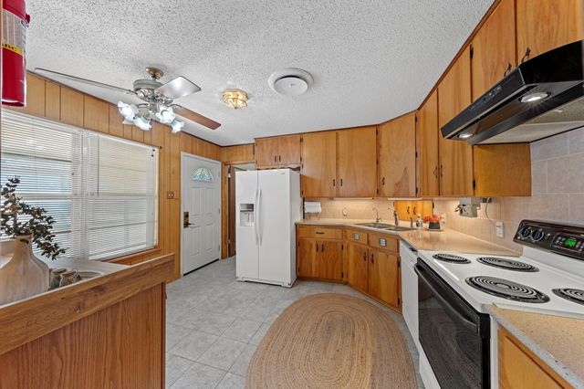 613 Harper Rd, Kerrville, TX 78028