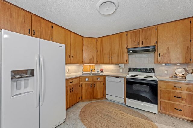 613 Harper Rd, Kerrville, TX 78028