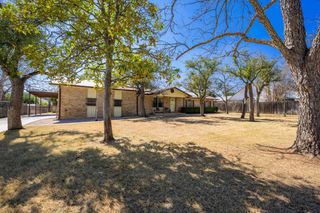 613 Harper Rd, Kerrville, TX 78028
