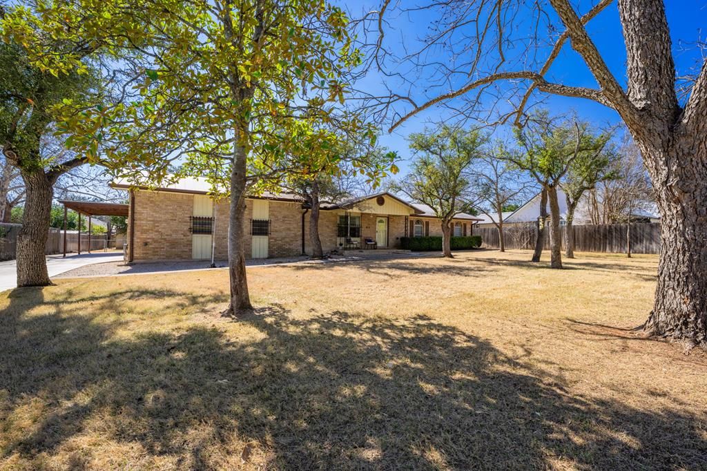 613 Harper Rd, Kerrville, TX 78028