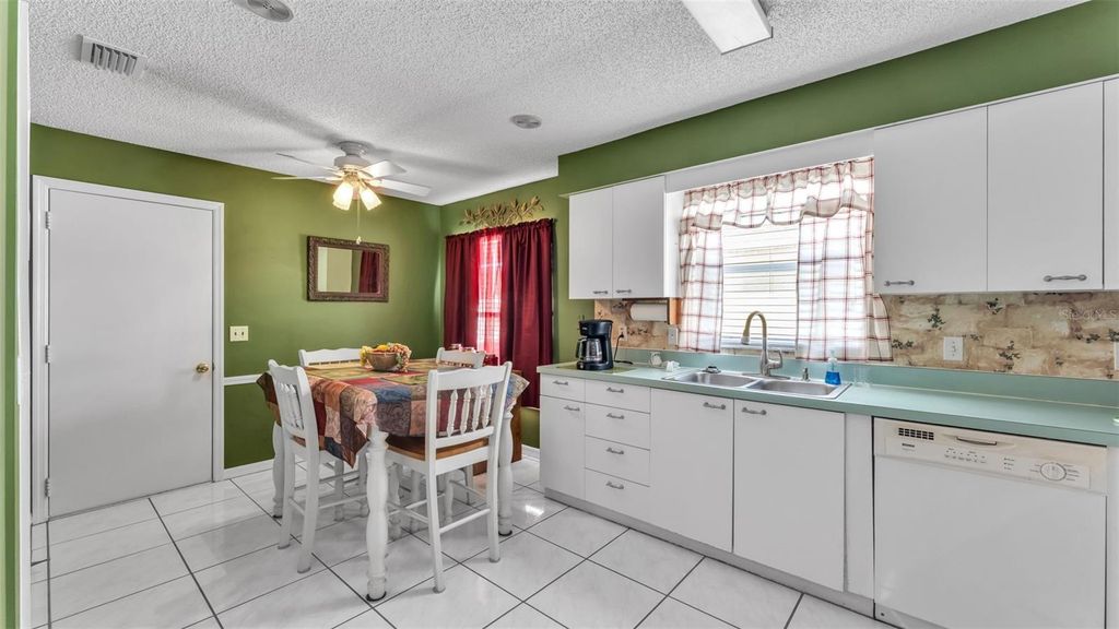 Image 20 of property listing at 2151 SILVER RE DRIVE, Lakeland, FL 33810