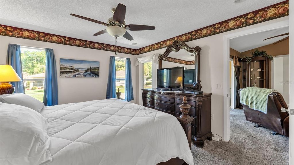 Image 28 of property listing at 2151 SILVER RE DRIVE, Lakeland, FL 33810