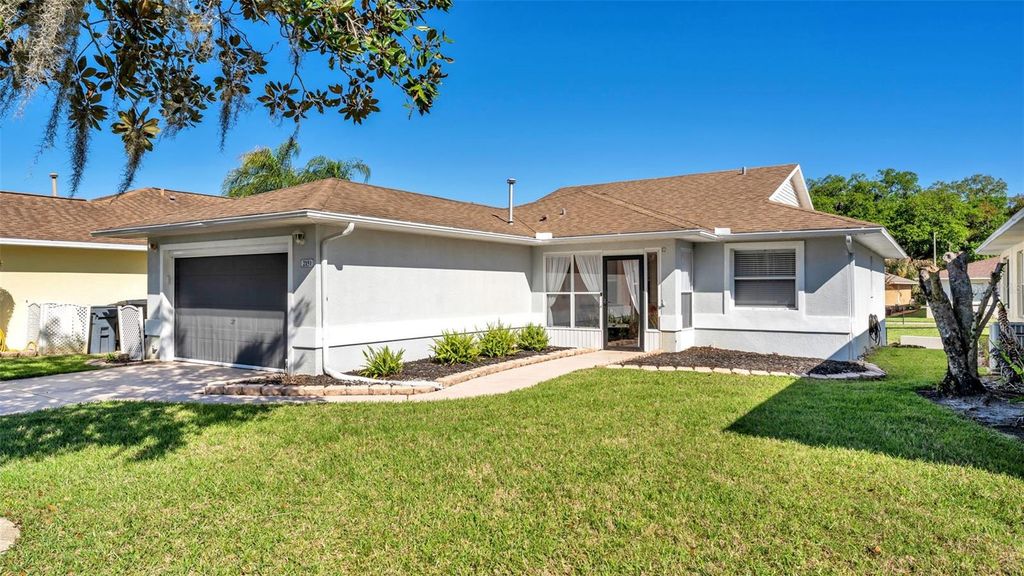 Image 4 of property listing at 2151 SILVER RE DRIVE, Lakeland, FL 33810