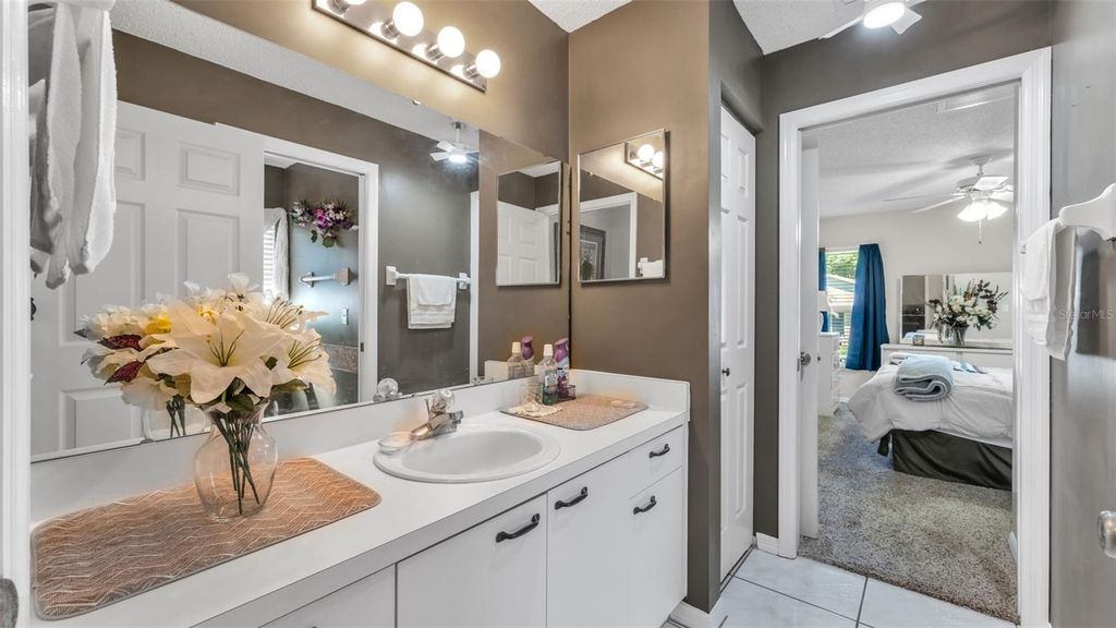 Image 37 of property listing at 2151 SILVER RE DRIVE, Lakeland, FL 33810