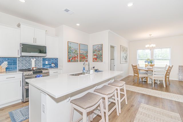 958 Oak Hollow St., Longs, SC 29568