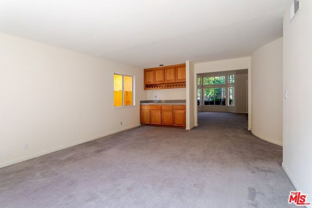 7306 Newcastle Avenue, Reseda (los Angeles), CA 91335