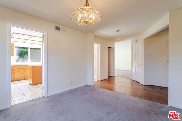 7306 Newcastle Avenue, Reseda (los Angeles), CA 91335