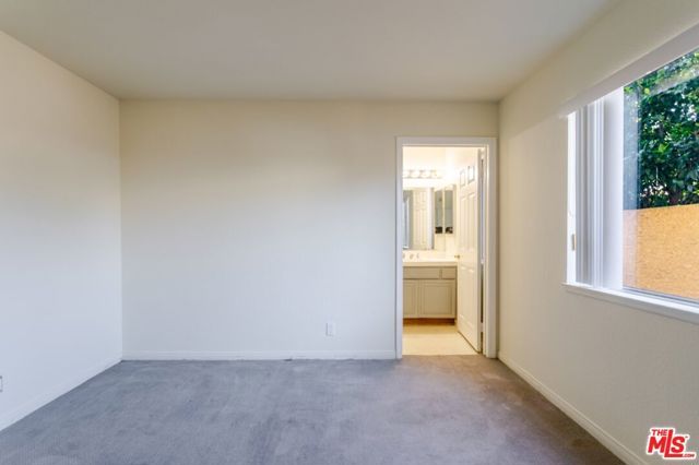 7306 Newcastle Avenue, Reseda (los Angeles), CA 91335