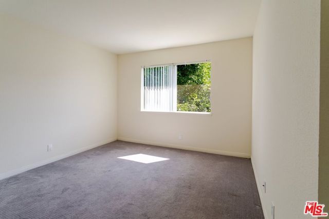 7306 Newcastle Avenue, Reseda (los Angeles), CA 91335