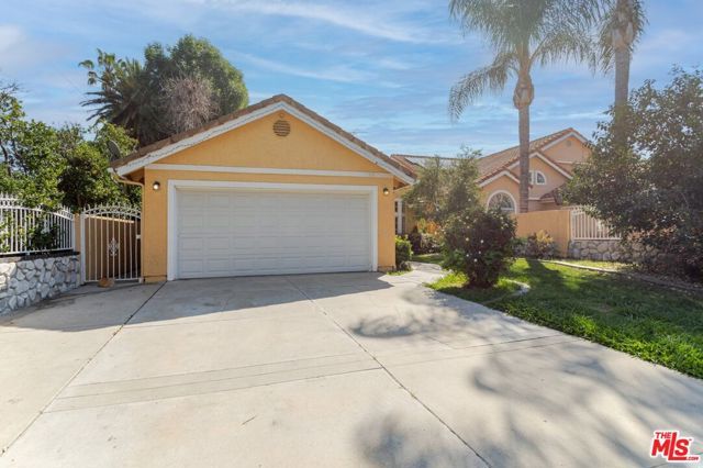 7306 Newcastle Avenue, Reseda (los Angeles), CA 91335