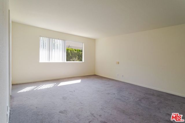 7306 Newcastle Avenue, Reseda (los Angeles), CA 91335