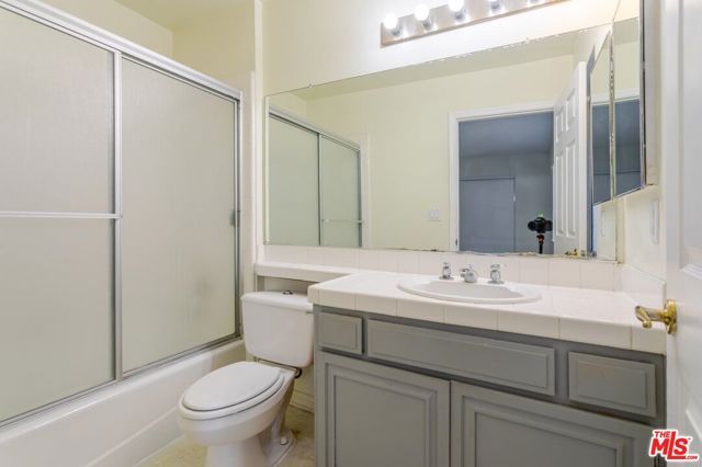 7306 Newcastle Avenue, Reseda (los Angeles), CA 91335