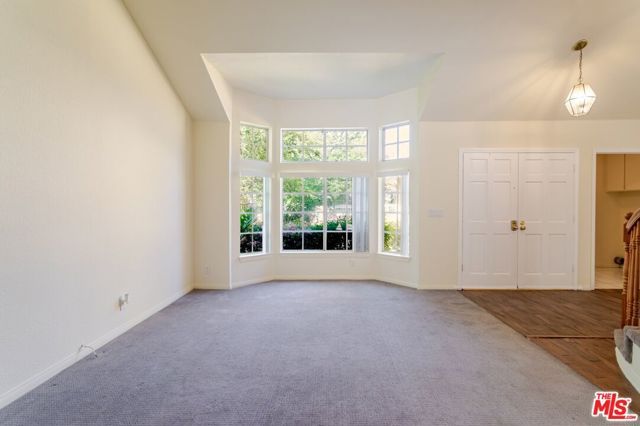 7306 Newcastle Avenue, Reseda (los Angeles), CA 91335