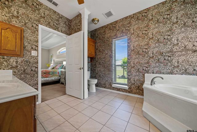 4911 Sunrise Drive, Chandler, TX 75758