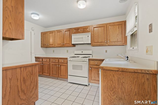 9 Silversmith Drive 9, Danbury, CT 06811