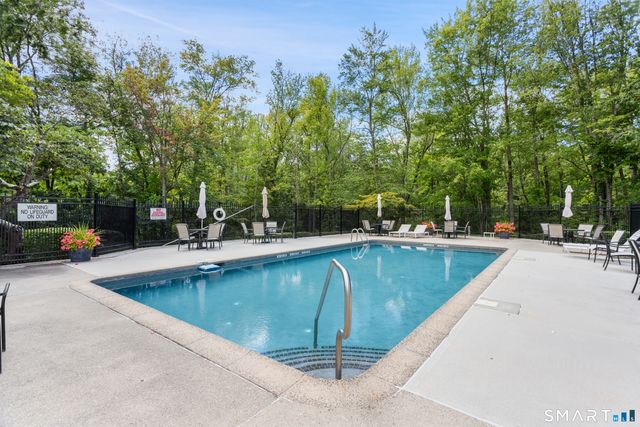 9 Silversmith Drive 9, Danbury, CT 06811