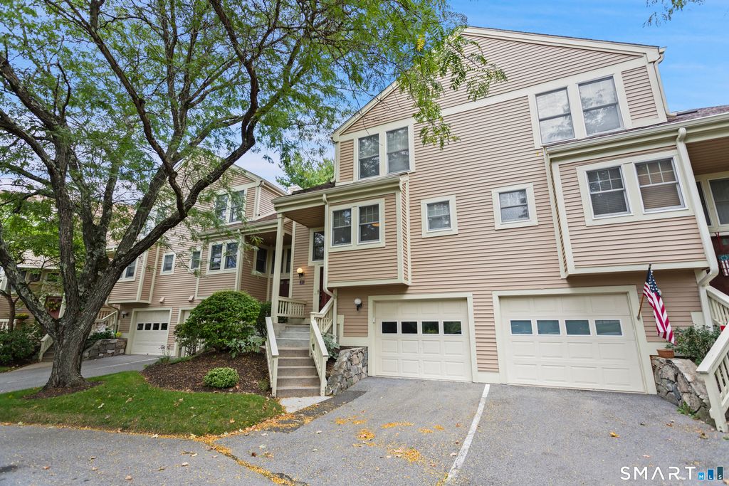 9 Silversmith Drive 9, Danbury, CT 06811