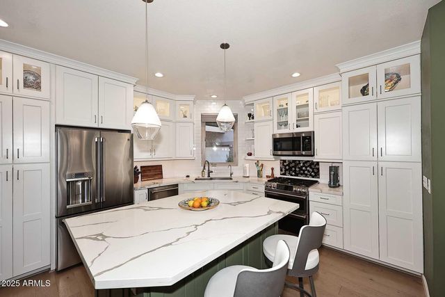 15221 N CLUBGATE Drive 1058, Scottsdale, AZ 85254