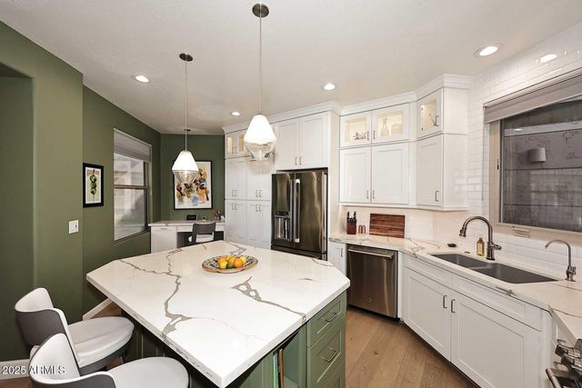 15221 N CLUBGATE Drive 1058, Scottsdale, AZ 85254