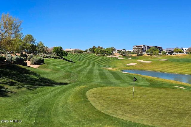 15221 N CLUBGATE Drive 1058, Scottsdale, AZ 85254