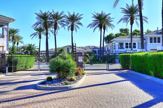 15221 N CLUBGATE Drive 1058, Scottsdale, AZ 85254